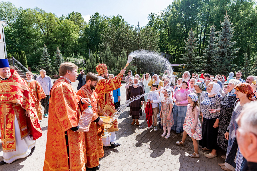 Божественная литургия во Всехсвятском храме города Серпухова